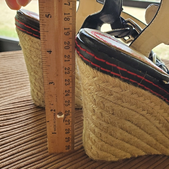 Women's open toe platform ankle strap open toe wedge sandals. Size 11. - Picture 9 of 15